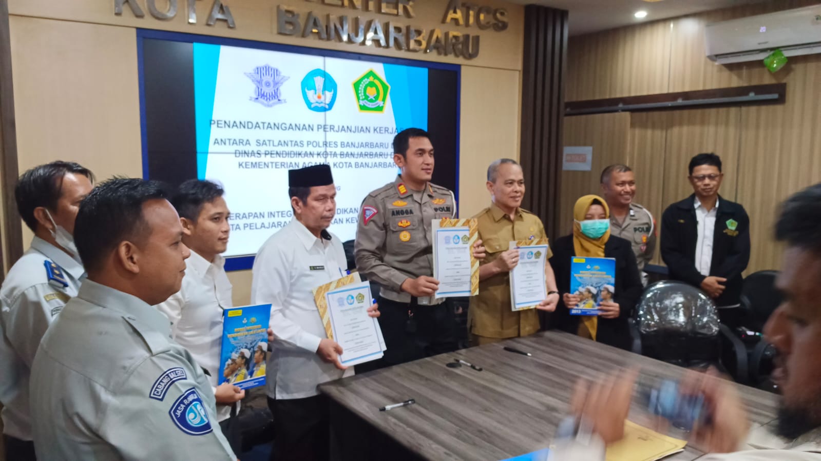 Penerapan Integrasi Pendidikan Lalu Lintas Resmi Ditandatangani Di Ruang Kendali ATCS Dishub Banjarbaru